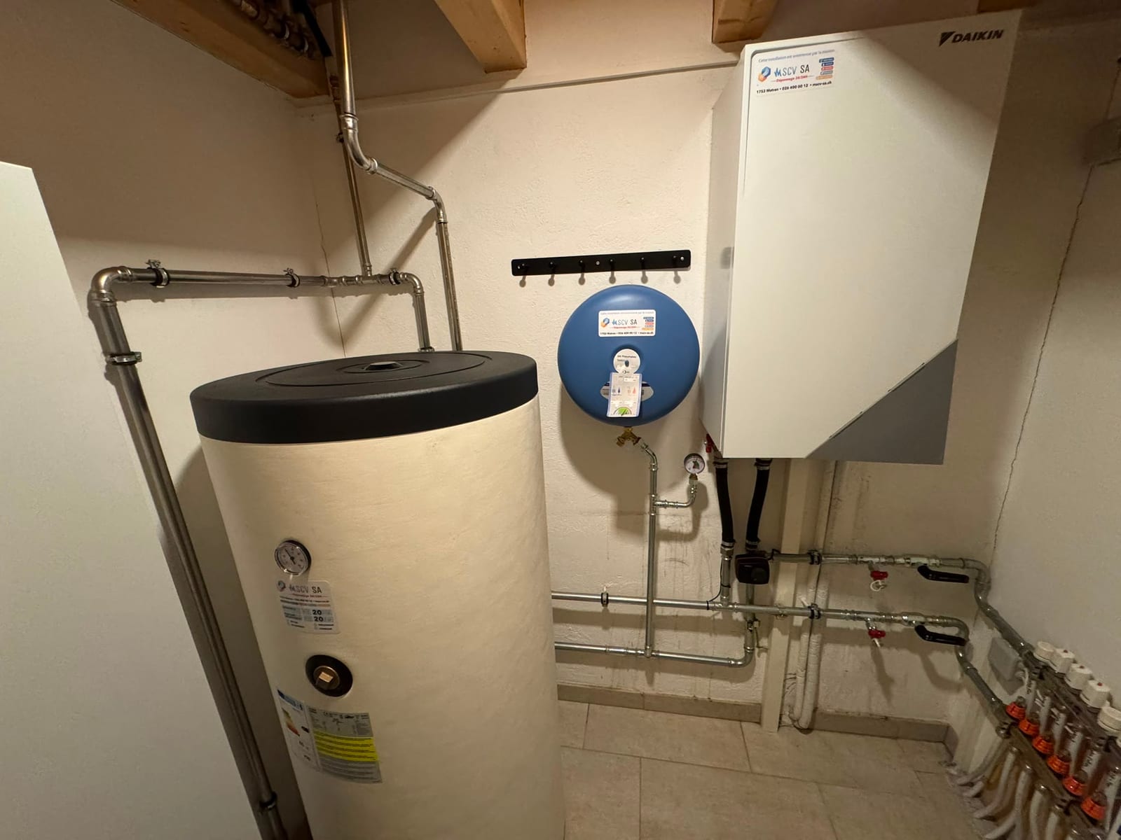Installation de pompe à chaleur (Daikin) avec ballon tampon, par MSCV SA
